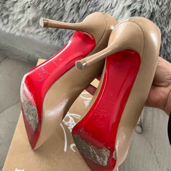 Authentic Christie Louboutin Decoltish - Picture 10 of 10